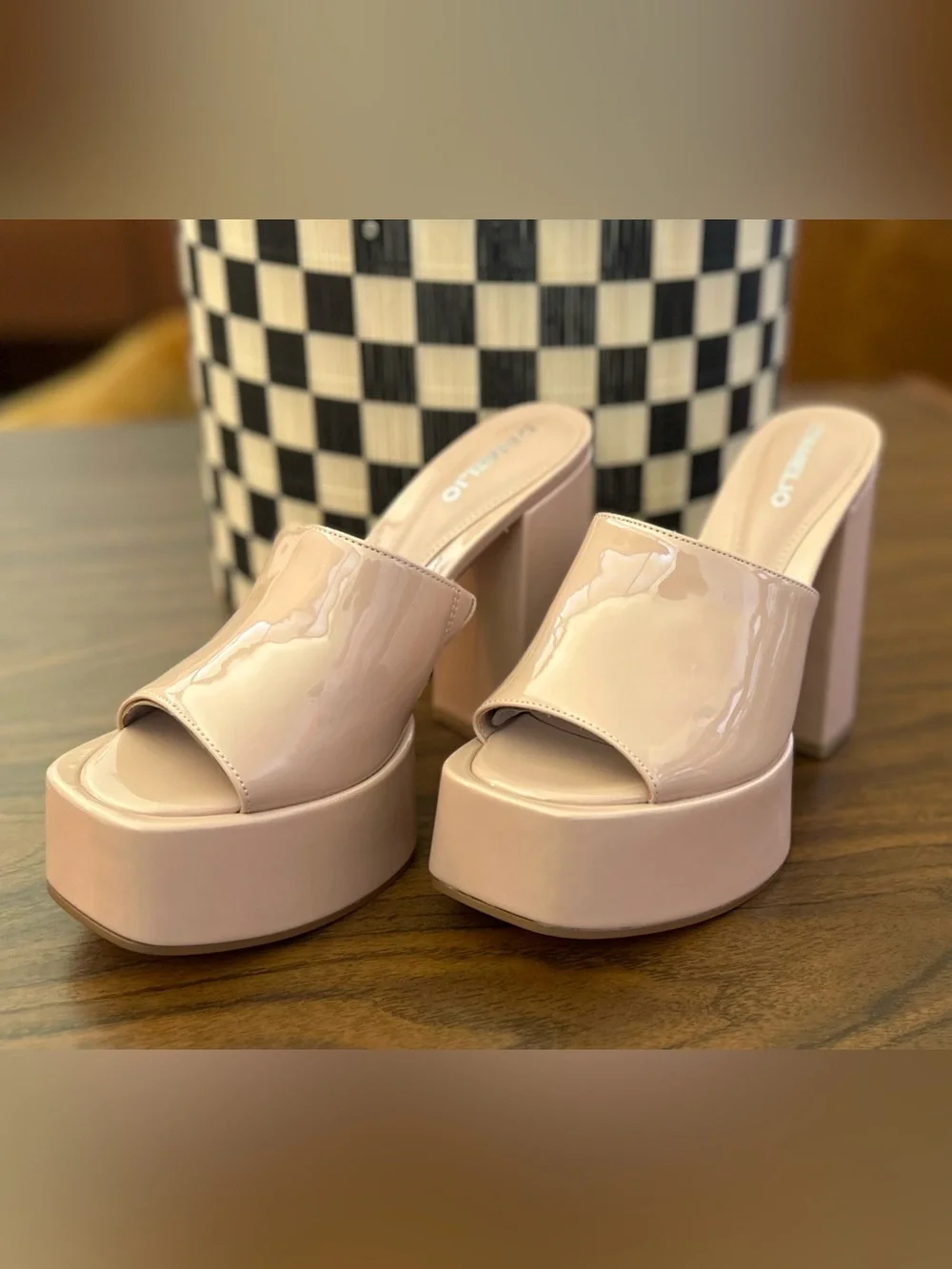 D ‘AMELIO FOOTWEAR Patent Platform heels in Blush